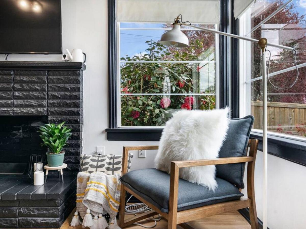 Picture Perfect Bungalow In The Heart Of Dt Vancouver Kültér fotó