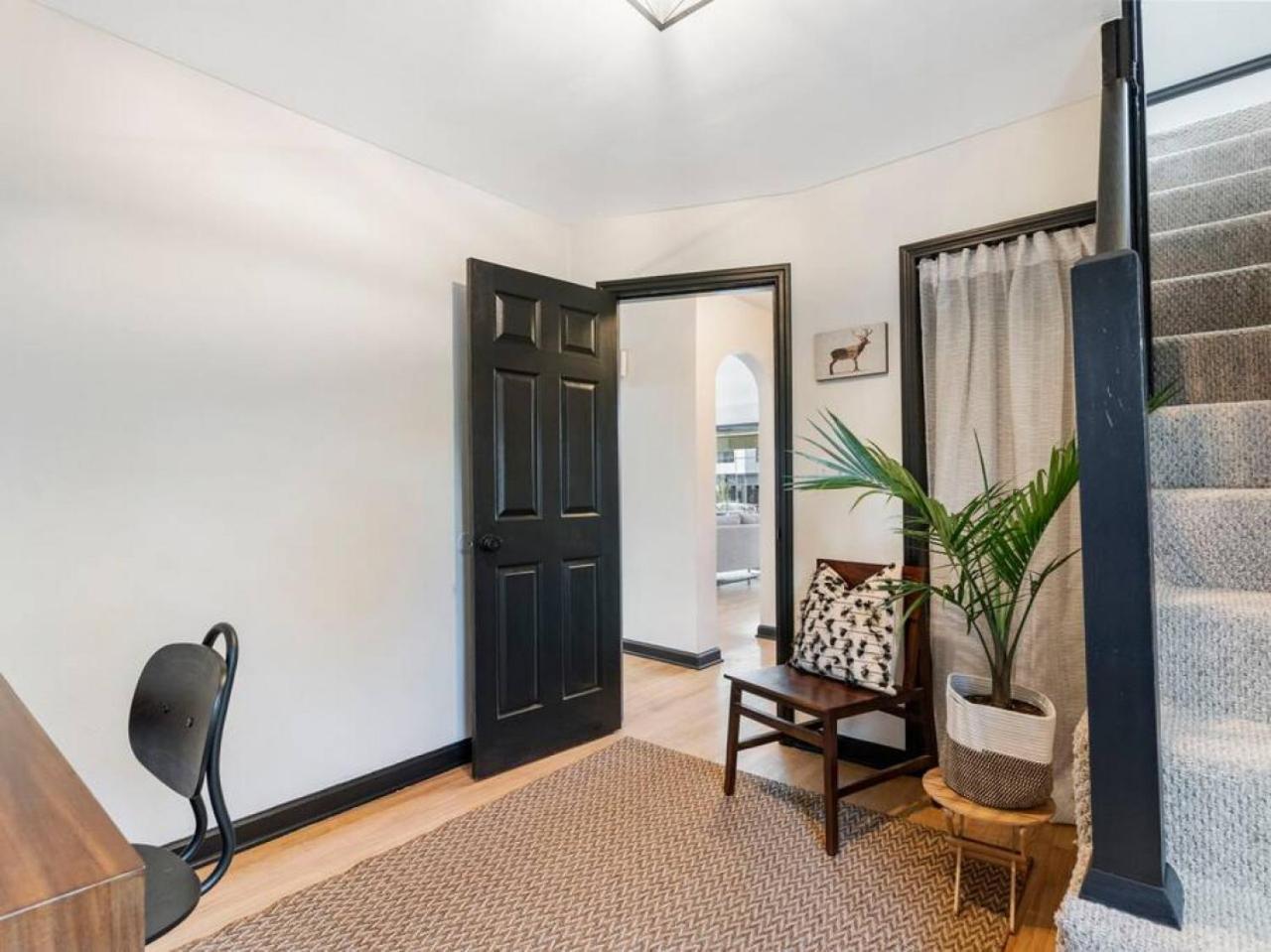 Picture Perfect Bungalow In The Heart Of Dt Vancouver Kültér fotó
